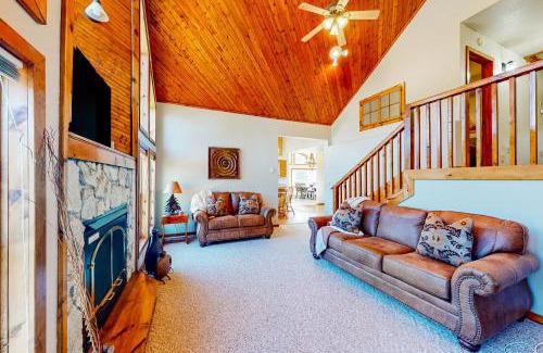 Lead House | Hilltop Getaway
