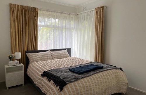 Ringwood North House | Hilltop Haven