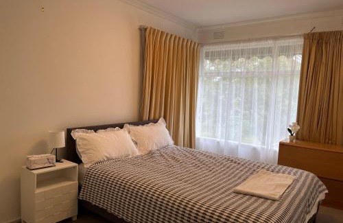 Ringwood North House | Hilltop Haven