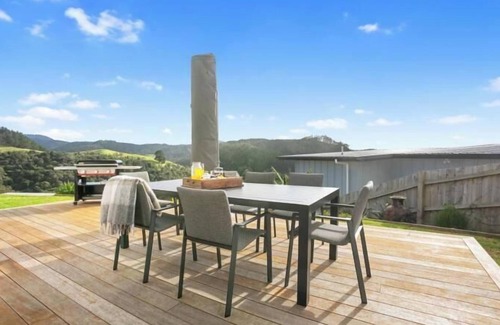 Whangamata House | Hilltop Haven - Whangamata