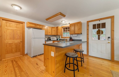 Blairsville House | Hilltop Hideaway - Fall Foliage, Wineries, Hikes, Cozy Nights & Fast WiFi