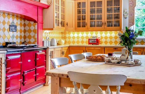 Tenbury Wells House | HILLTOP HOUSE, pet friendly, luxury holiday cottage in Tenbury Wells