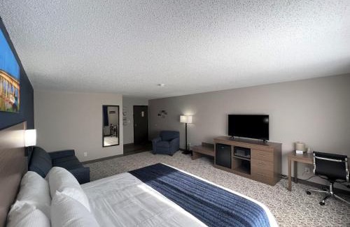 Grove Hotel | Hilltop Inn & Suites