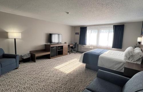 Grove Hotel | Hilltop Inn & Suites