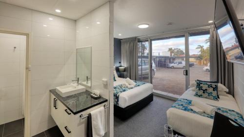 Broken Hill Hotel | Hilltop Motel