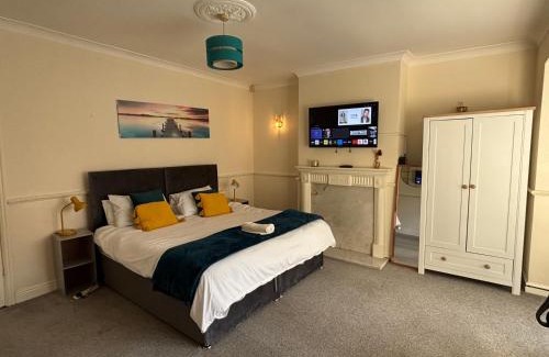 Mosborough Apartment | HILLTOP PLACE SUITES 4 Bedrooms near PEAK DISTRICT