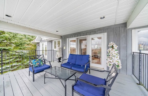 Harwood House | Hilltop Retreat · 2 Acre Estate With Indoor Pool & Hot Tub