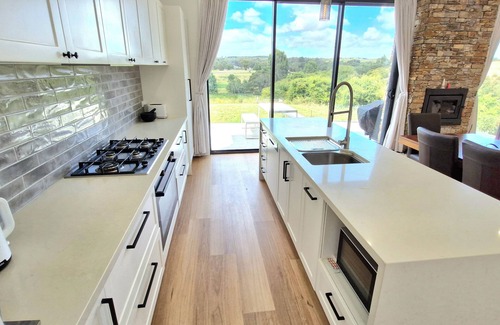 Creswick House | Hilltop Retreat Creswick Near Daylesford Ballarat