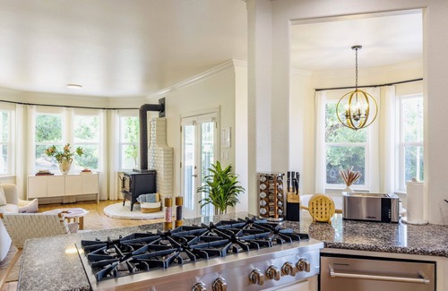 Mariposa Villa | Hilltop Retreat: Hot Tub, Sauna, Fire Pit, Stunning Valley Views
