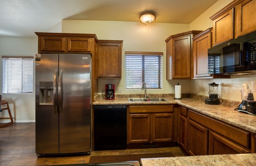 Linden Cabin | Hilltop Retreat on an acre - perfect for family and friends
