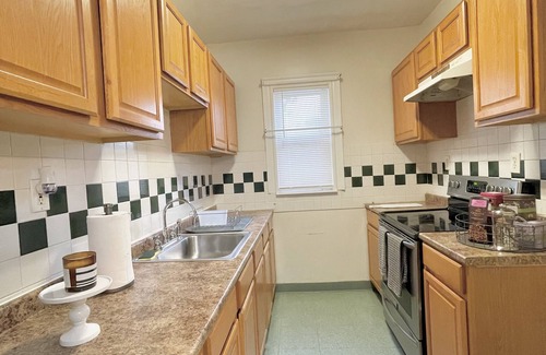 Wellington Hill Apartment | Hilltop Three Bedroom Sanctuary! Family Sized Condo -Inquire for Discounts