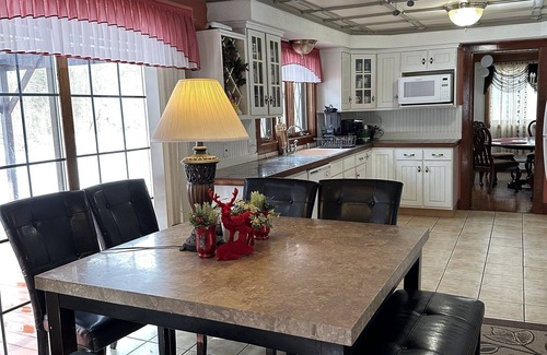 Huntington House | Hilltown Nest is a wonderful place for family and friends to gather.