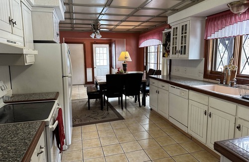 Huntington House | Hilltown Nest is a wonderful place for family and friends to gather.