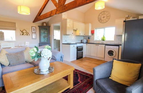 Billingsley Cottage | HILLVIEW, family friendly, with hot tub in Cleobury Mortimer