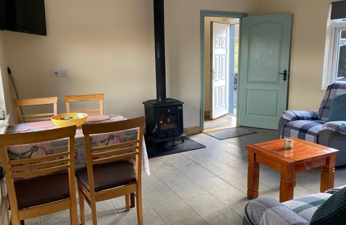Leenane Cottage | Hillview House - Leenane - sleeps 4 guests in 2 bedrooms