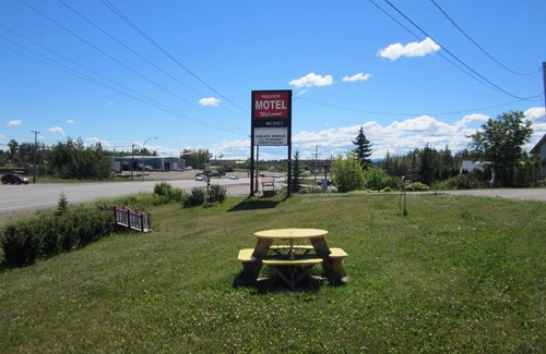 Vanderhoof Hotel | Hillview Motel