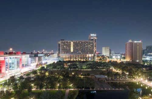Houston Convention District Hotel | Hilton Americas - Houston