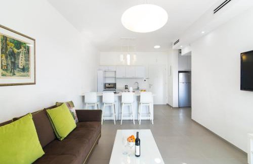 Old North Apartment | Hilton Bay Apartment with Bedroom shelter