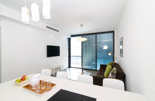 Old North Apartment | Hilton Bay Apartment with Bedroom shelter
