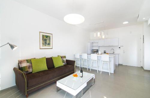 Old North Apartment | Hilton Bay Apartment with Bedroom shelter