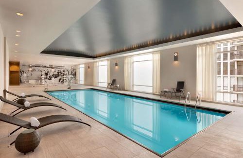 Streeterville Hotel | Hilton Chicago Magnificent Mile Suites