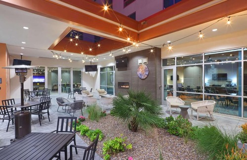 Downtown Hotel | Hilton Garden Inn Chandler Downtown