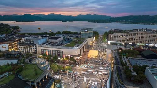 Downtown Hangzhou Hotel | Hilton Garden Inn Hangzhou West Lake