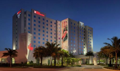 Ludlam Hotel | Hilton Garden Inn Miami Dolphin Mall