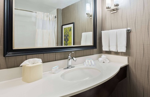 East Garden City Hotel | Hilton Garden Inn Westbury