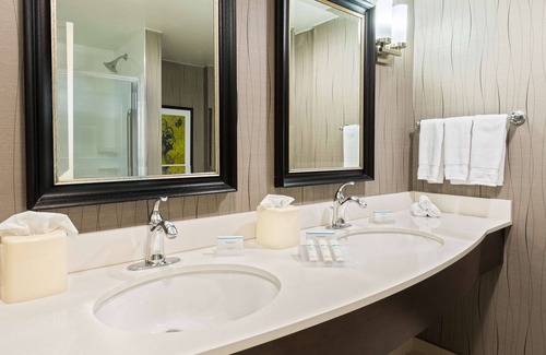 East Garden City Hotel | Hilton Garden Inn Westbury