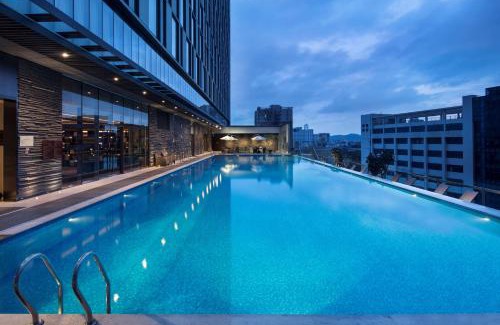 Guangzhou Central Business District Hotel | Hilton Guangzhou Tianhe - Free Shuttle Bus and Registration Counter Available during Canton Fair Period