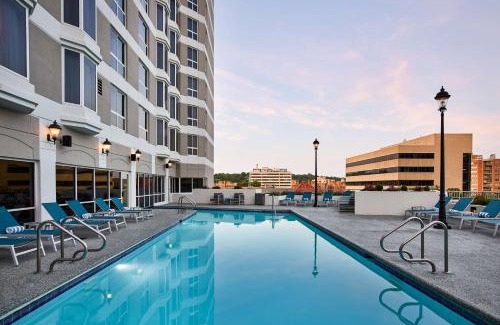 Country Club Plaza Area Hotel | Hilton Kansas City Country Club Plaza