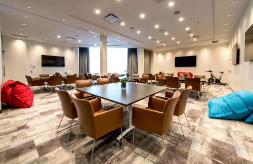 Laval Hotel | Hilton Montreal/Laval