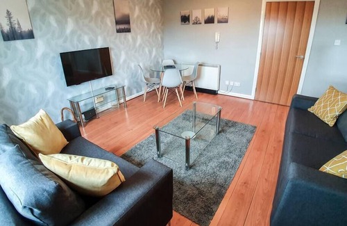 Rosyth Apartment | Hilton Wynd Apartment, Rosyth M90 near Edinburgh