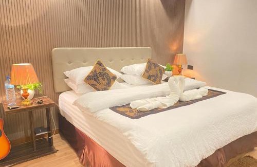 Hanimaadhoo Hotel | Himeyn Beach Inn - Ocho Homes by Eight Continents