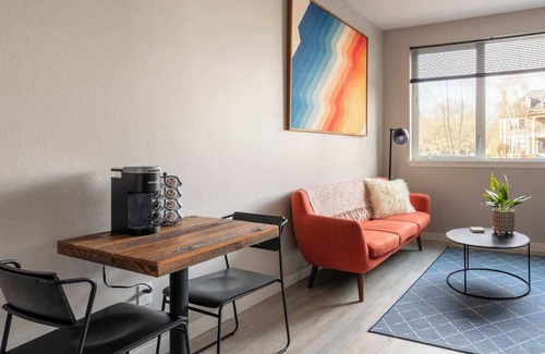 Ladd's Addition Apartment | Hip 1BR Retro-Modern Vibes Prime SE Spot