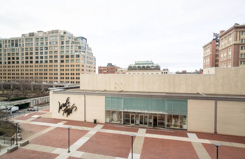 Back Bay Apartment | Hip Back Bay 1BR w/Gym, Doorman, nr. Copley Mall, by Blueground