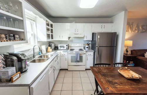 Barclay Drive House | Hip East Nashville Stay Music, Food & Fun Nearby