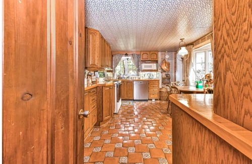 Sainte-Ann-des-Lacs Cottage | Hip Lakefront Ski Chalet
