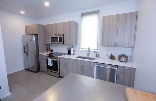 Downtown Chattanooga House | Hip, Modern, Cozy Townhouse in Walkable Southside