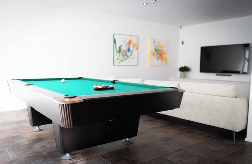 Knokke Apartment | Hip & modern ground floor apartment with 2 billiard tables and all amenities!
