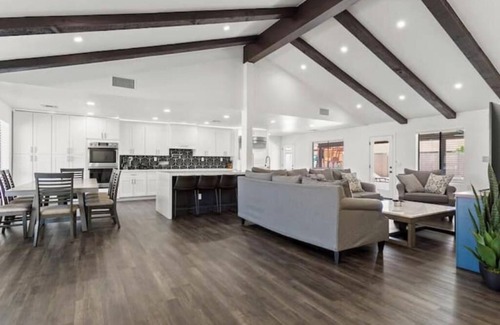 Mesa House | Hip & Modern Oasis + Pool & Spa!nn