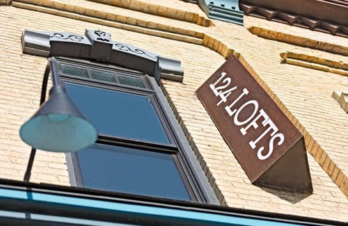 West Dundee Apartment | Hip Urban Loft-Small Town Charm -124 LOFTS #4