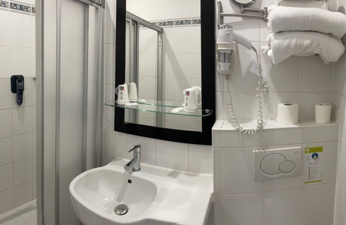 Saint-Fargeau Hotel | Hipotel Lilas Gambetta
