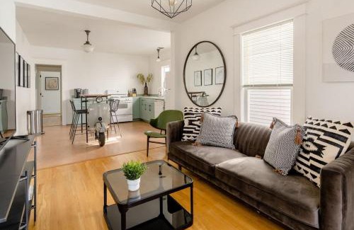 Mississippi District House | Hipster Vibe Apartment - Food Carts & Live Music