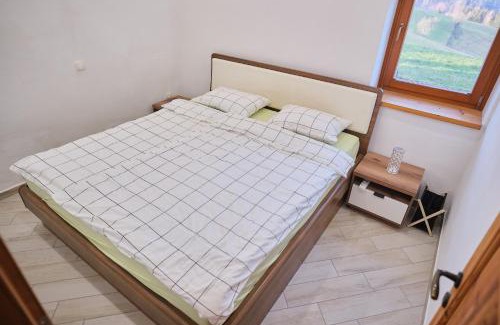 Lukovica House | Hisa na Zlatem polju