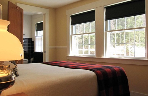 Franconia Cabin | Historic 12 Bedroom Lodge in the White Mountains