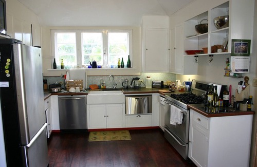 Somerset Village Villa | Historic 1780’s Beach House with Large Veranda! Nestled on Cambridge Beach!