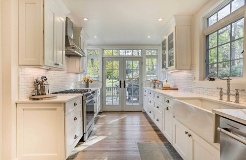 Middle Hope Cottage | Historic 1800s Cornwall-On-Hudson Cottage!