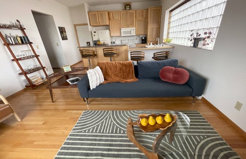 Montgomery House | Historic 1893 Brewhouse Solarium Loft – Sun‑Drenched Mid‑Century Modern Retreat